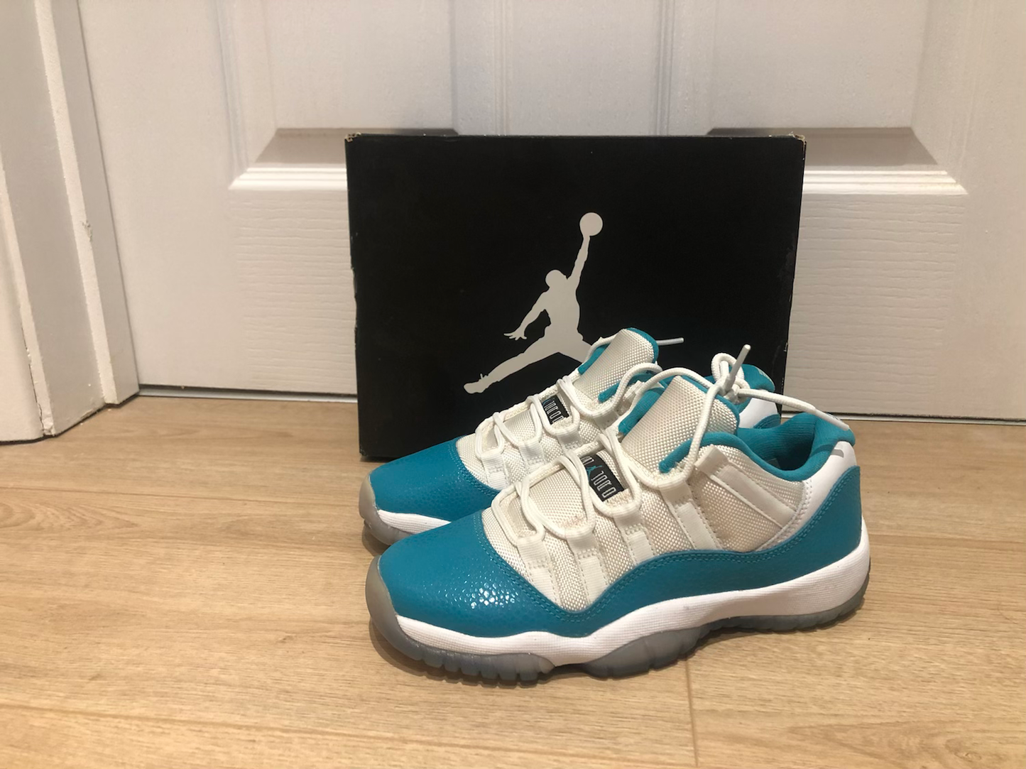Nike Air Jordan 11 Low Aqua